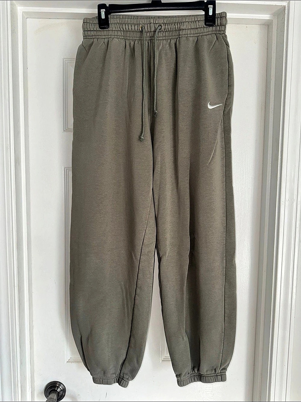 Nike Women’s Sportswear Phoenix Fleece High-Waisted Oversized Sweatpants, Sage M